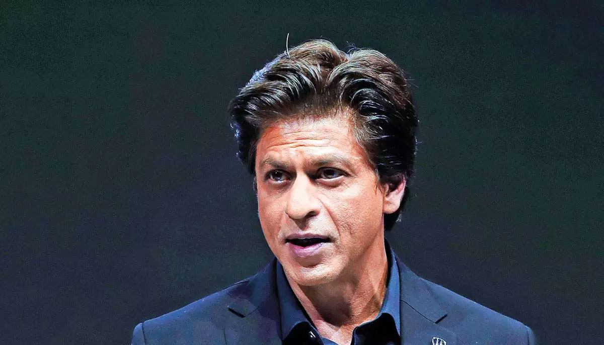 Shah Rukh Khan holds a lady in hijab in high esteem